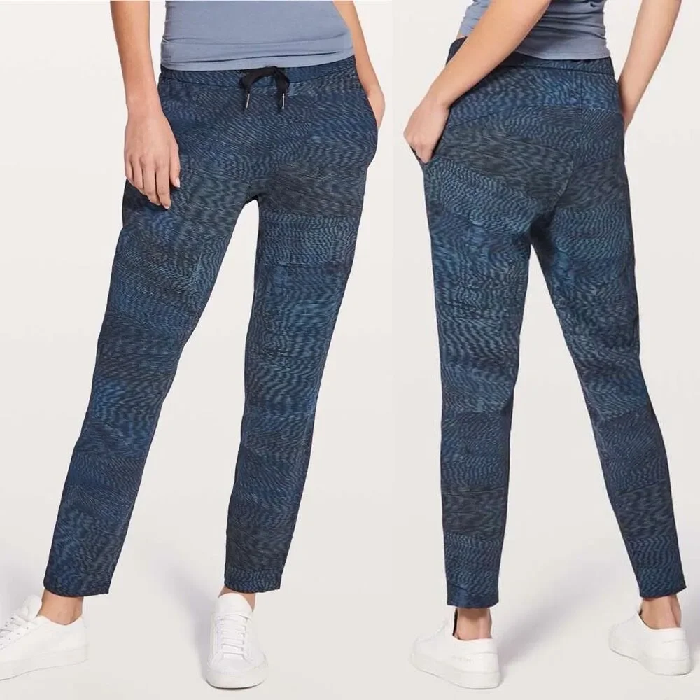 Lululemon On The Fly Pant 28” in Linear Flux Battleship Multi Size 4